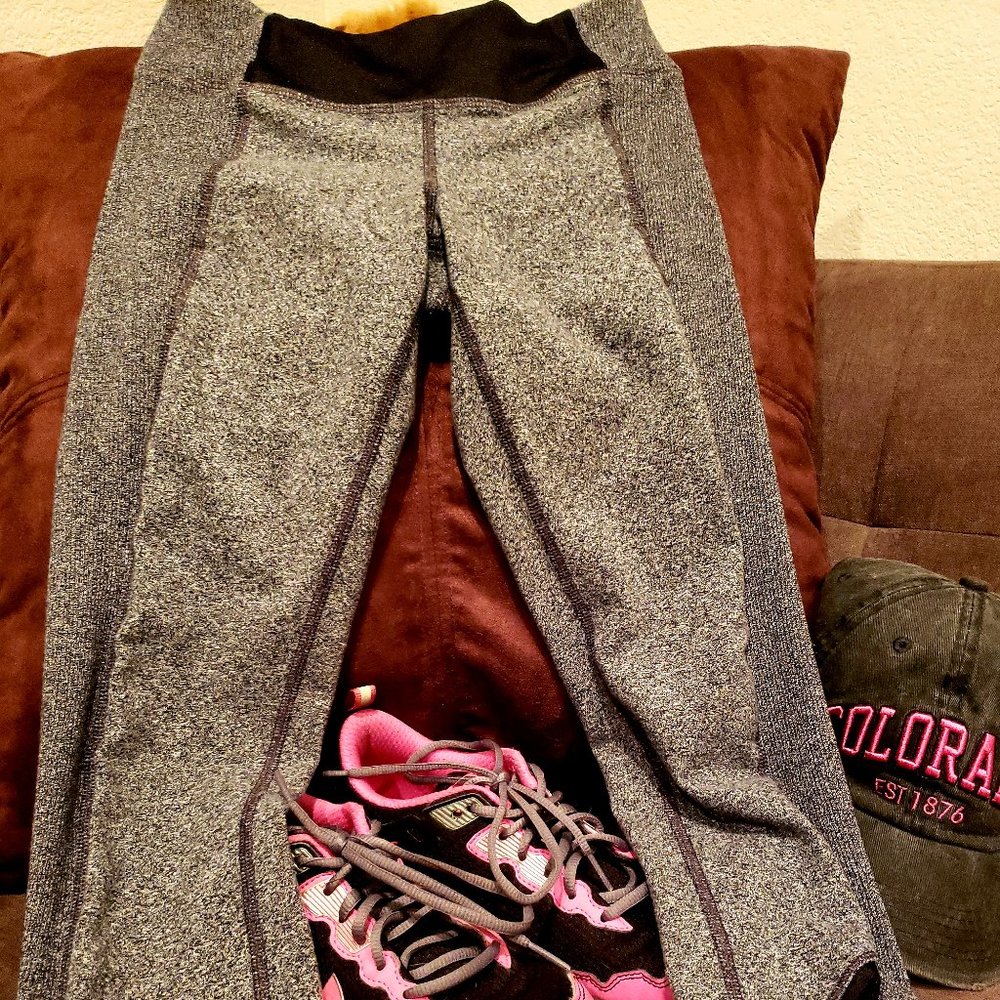 Lululemon Heather Gray w/Black ribbed leggings